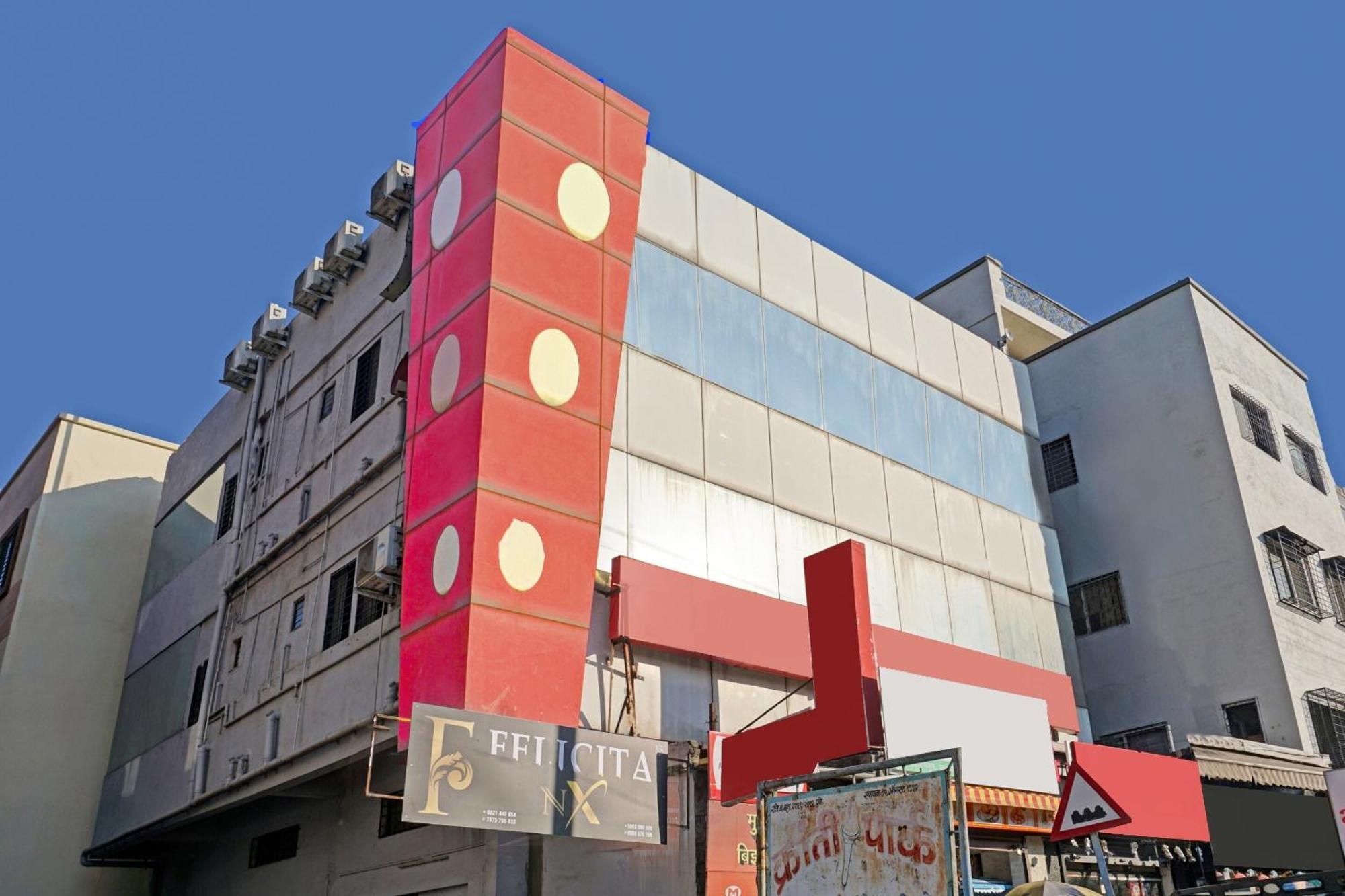 Hotel O 24K Inn Mundhva المظهر الخارجي الصورة