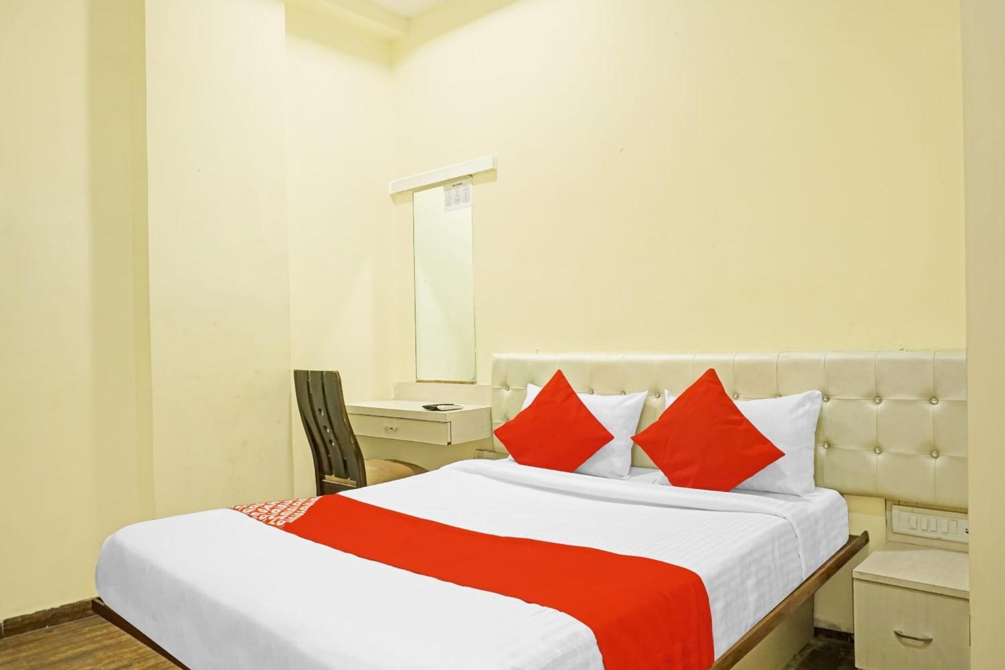 Hotel O 24K Inn Mundhva المظهر الخارجي الصورة