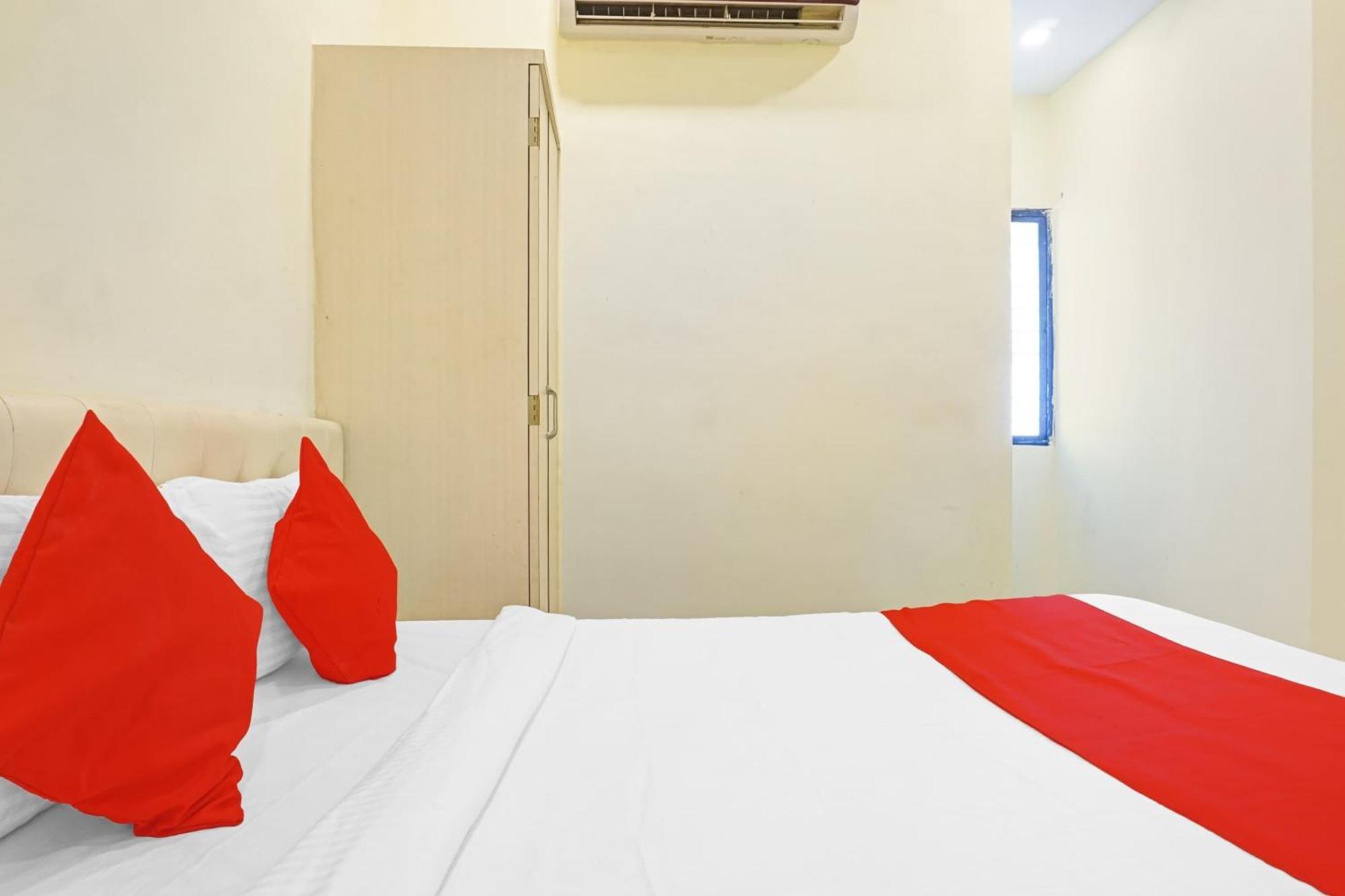 Hotel O 24K Inn Mundhva المظهر الخارجي الصورة