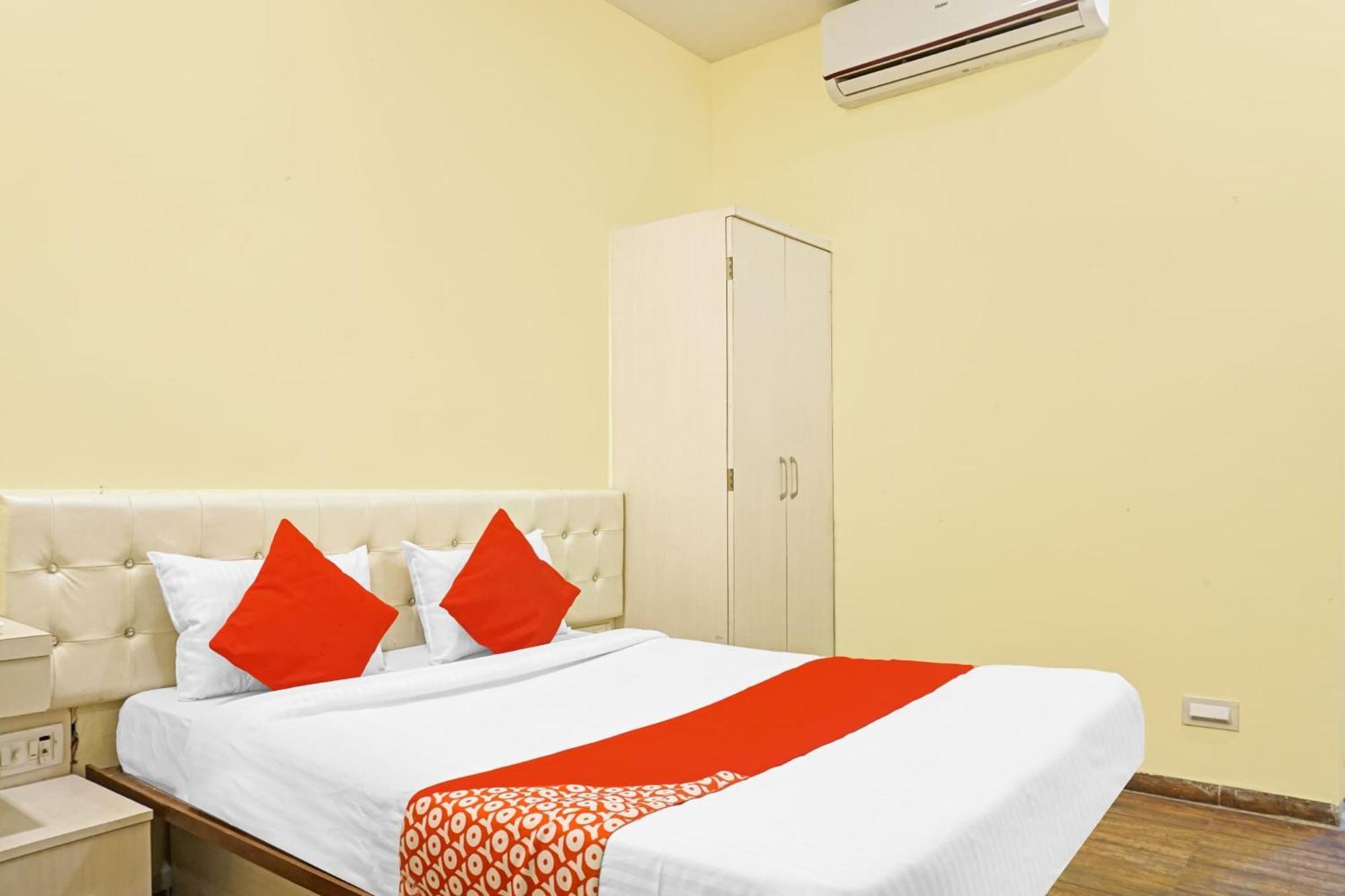 Hotel O 24K Inn Mundhva المظهر الخارجي الصورة
