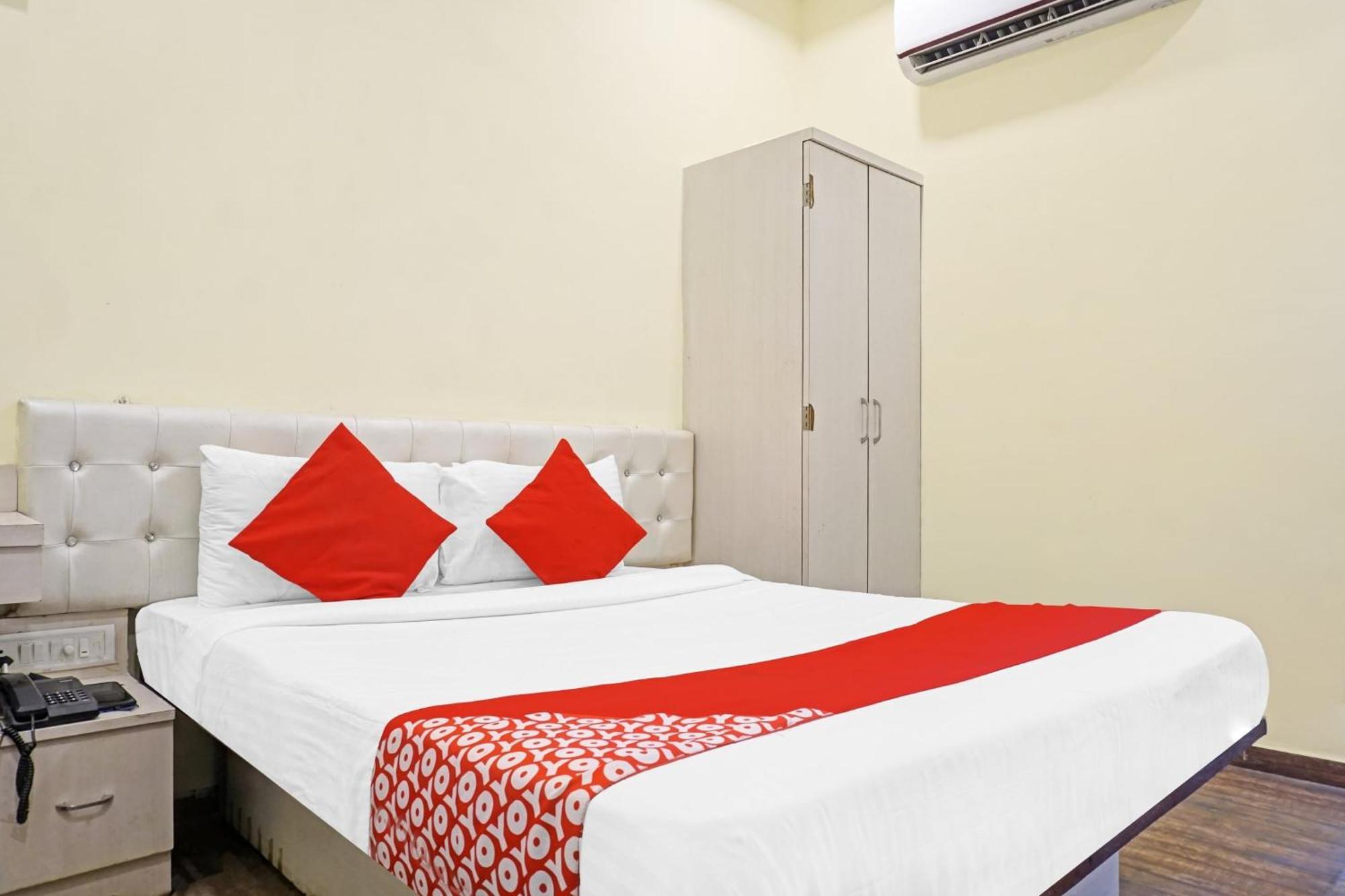Hotel O 24K Inn Mundhva المظهر الخارجي الصورة