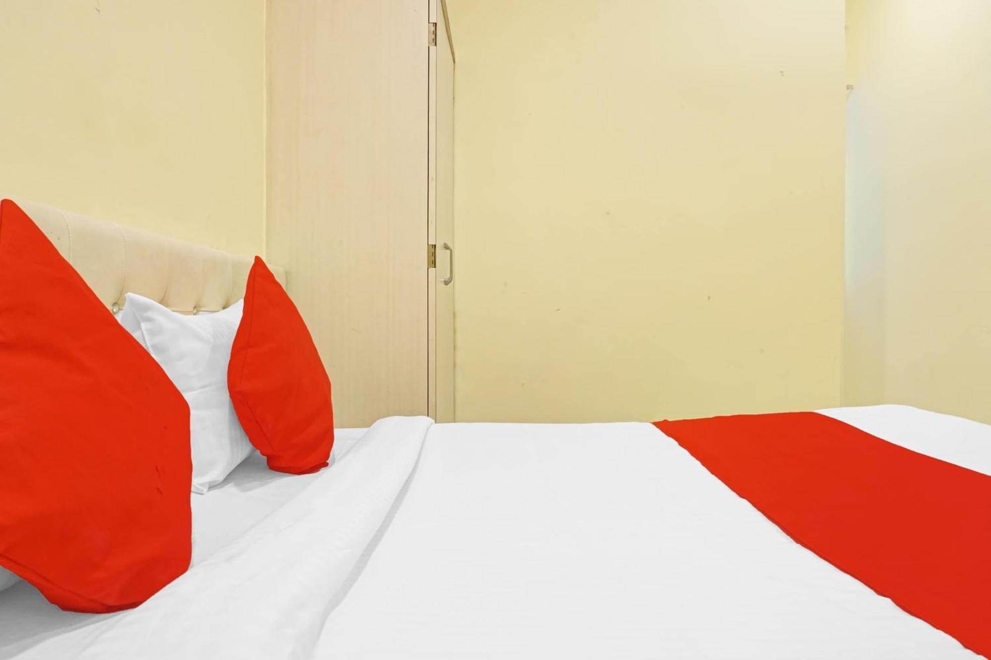 Hotel O 24K Inn Mundhva المظهر الخارجي الصورة