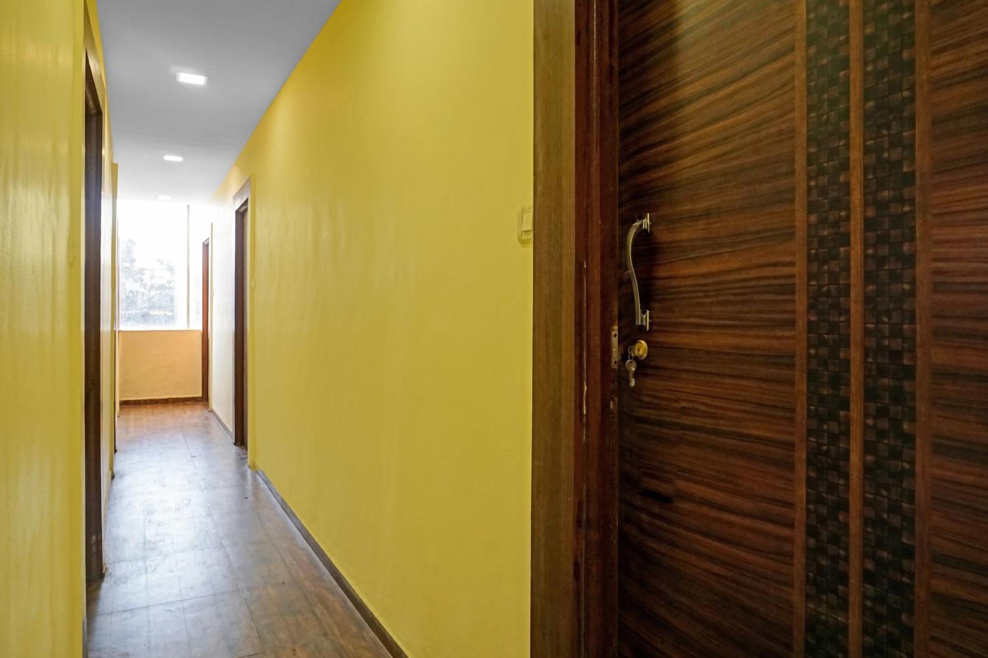 Hotel O 24K Inn Mundhva المظهر الخارجي الصورة